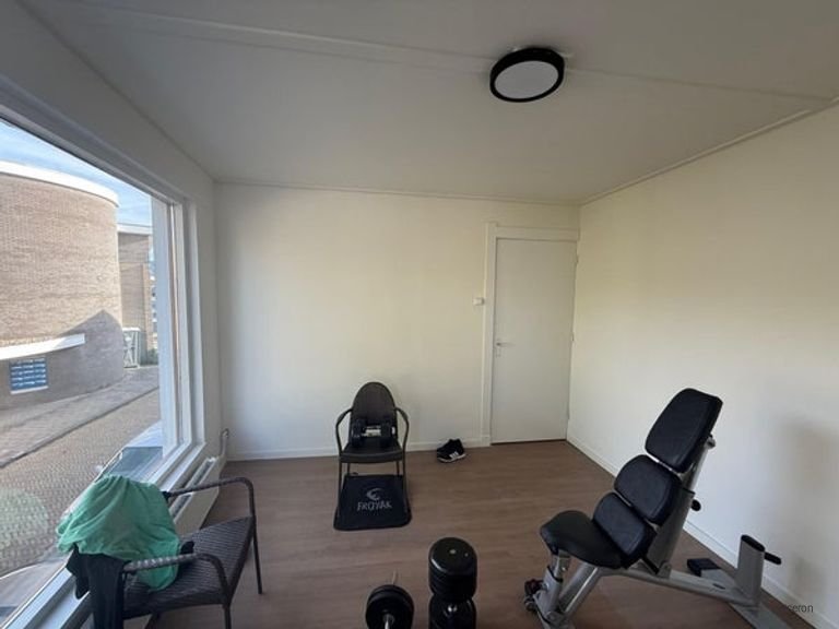 Renovated and 170m² near the city center - Image 18