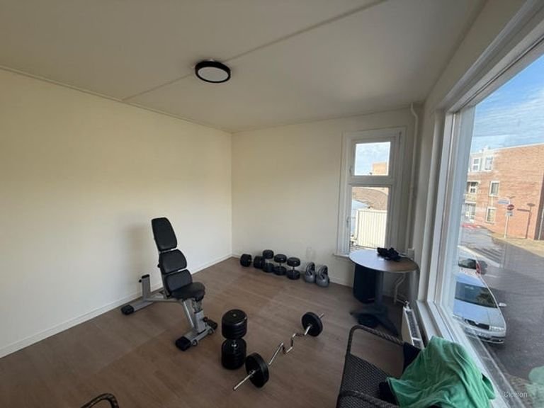 Renovated and 170m² near the city center - Image 17