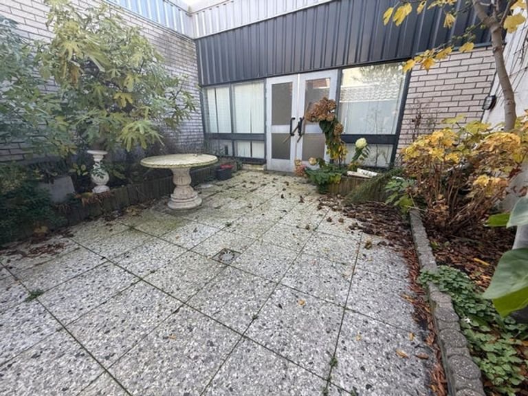 Renovated and 170m² near the city center - Image 22