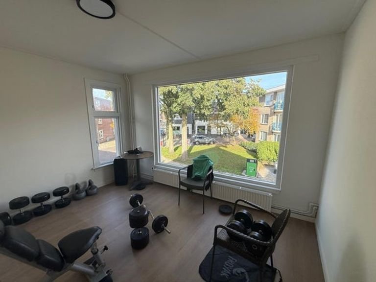 Renovated and 170m² near the city center - Image 16