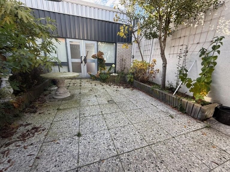 Renovated and 170m² near the city center - Image 21