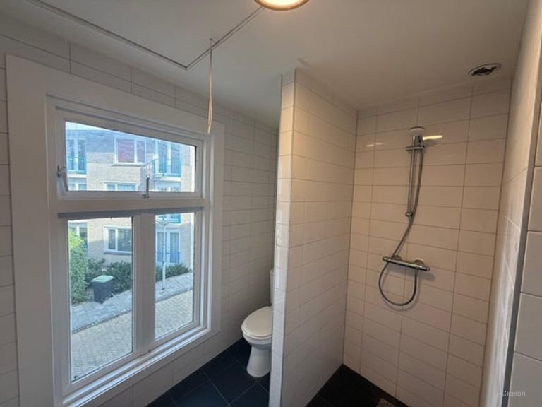 Renovated and 170m² near the city center - Image 15