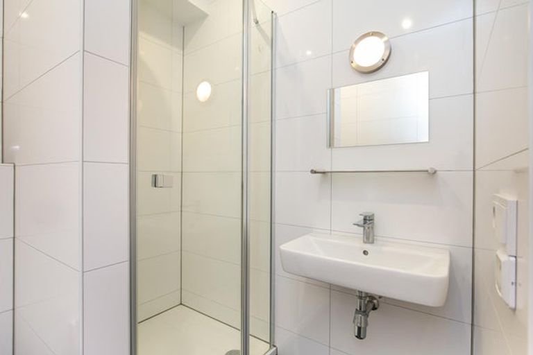 Bright basement apartment on the Groene Loper - Image 8