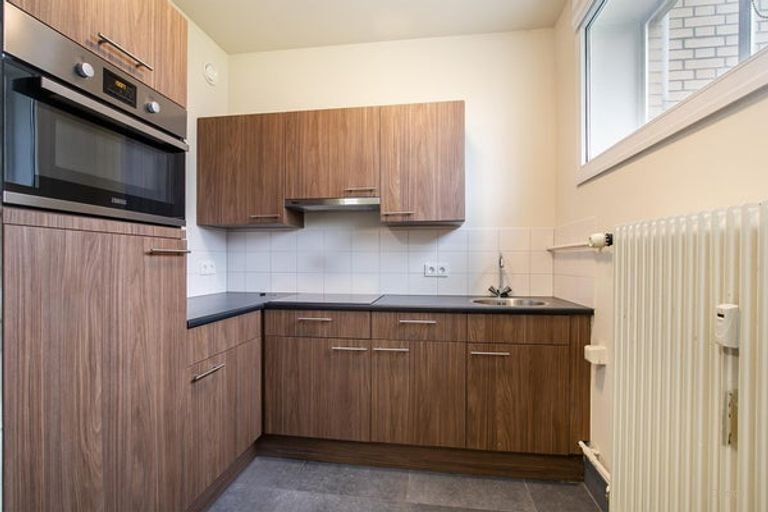 Bright basement apartment on the Groene Loper - Image 2