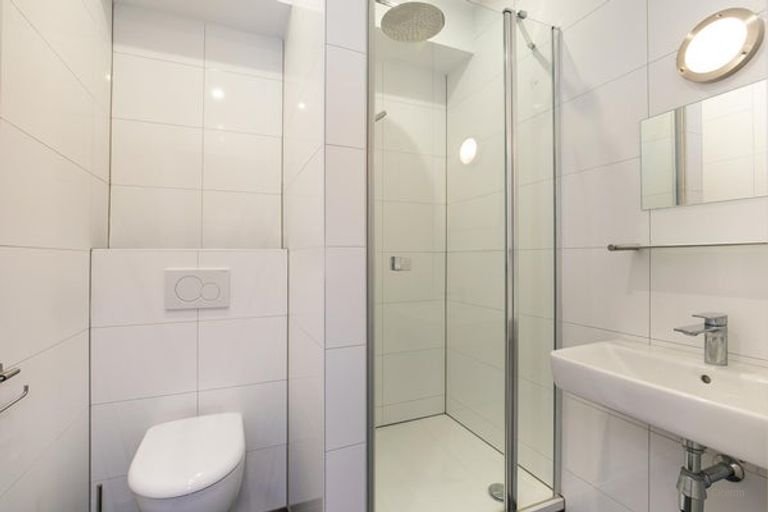 Bright basement apartment on the Groene Loper - Image 7