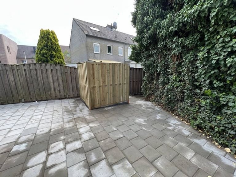 Bright terraced house with south-facing garden - Image 22