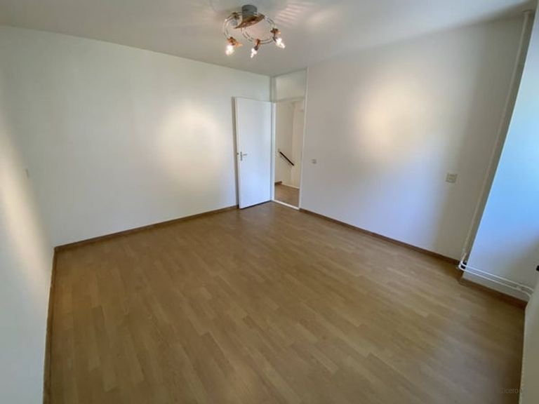 Bright terraced house with south-facing garden - Image 12