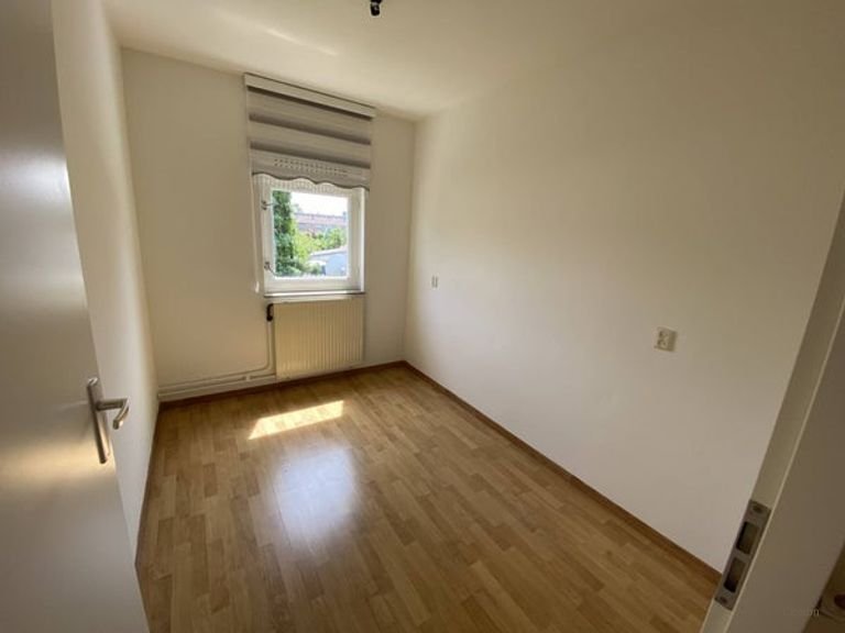Bright terraced house with south-facing garden - Image 13