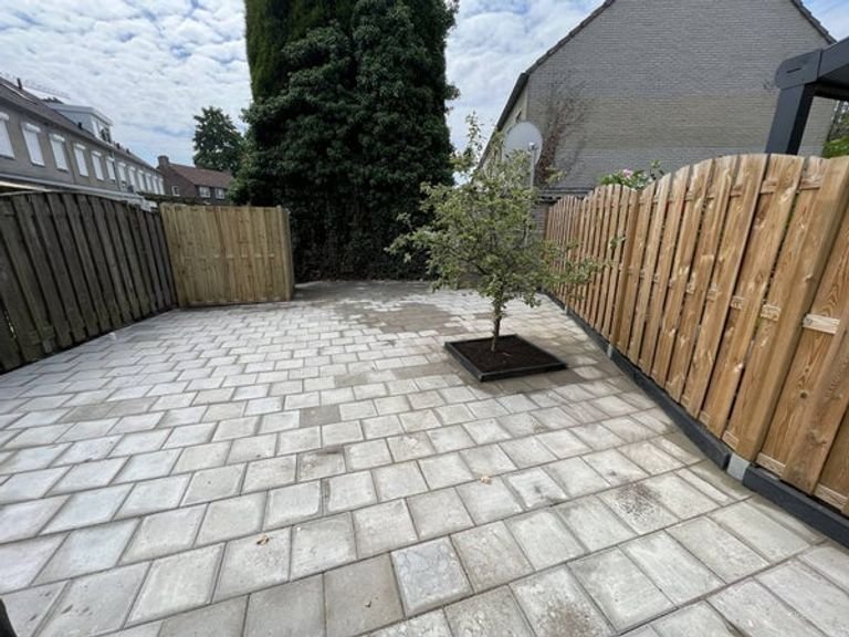 Bright terraced house with south-facing garden - Image 21