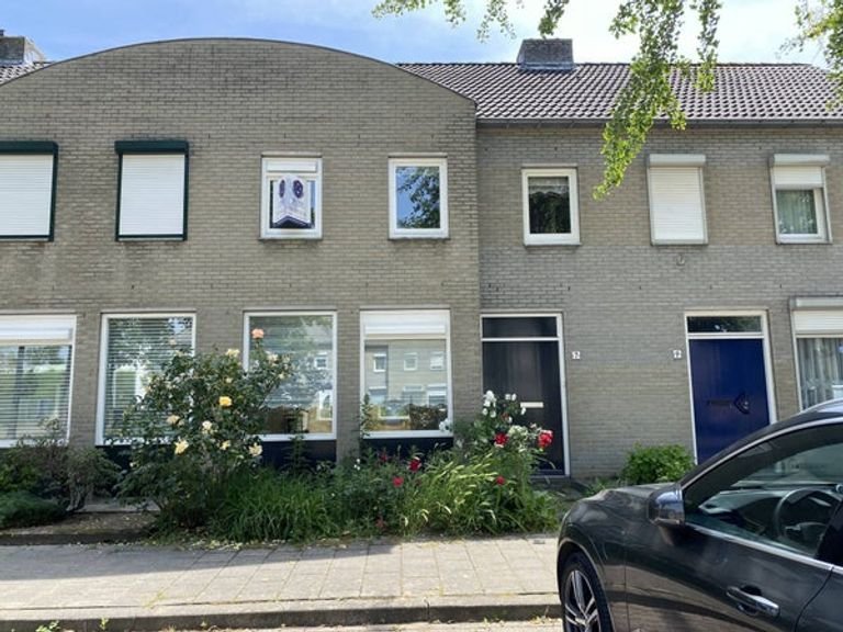 Bright terraced house with south-facing garden - Image 20