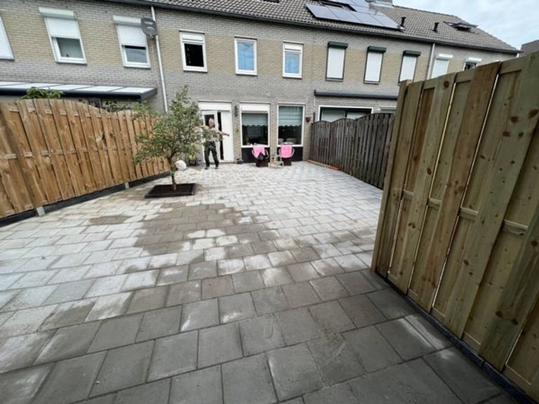 Bright terraced house with south-facing garden - Image 23