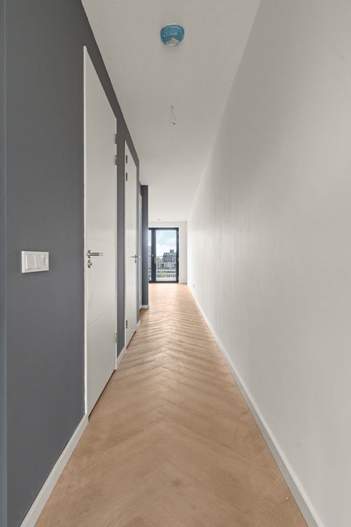 Energy-efficient apartment with south-facing balcony - Image 8
