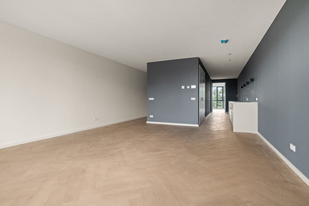 Energy-efficient apartment with south-facing balcony - Image 4
