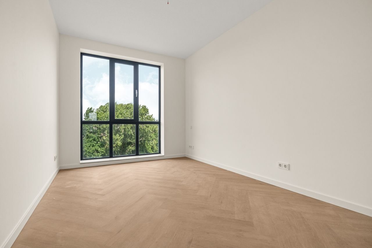 Energy-efficient apartment with south-facing balcony - Image 11