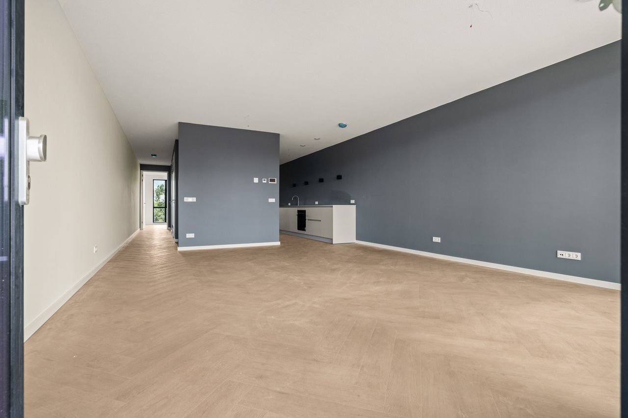 Energy-efficient apartment with south-facing balcony - Image 3