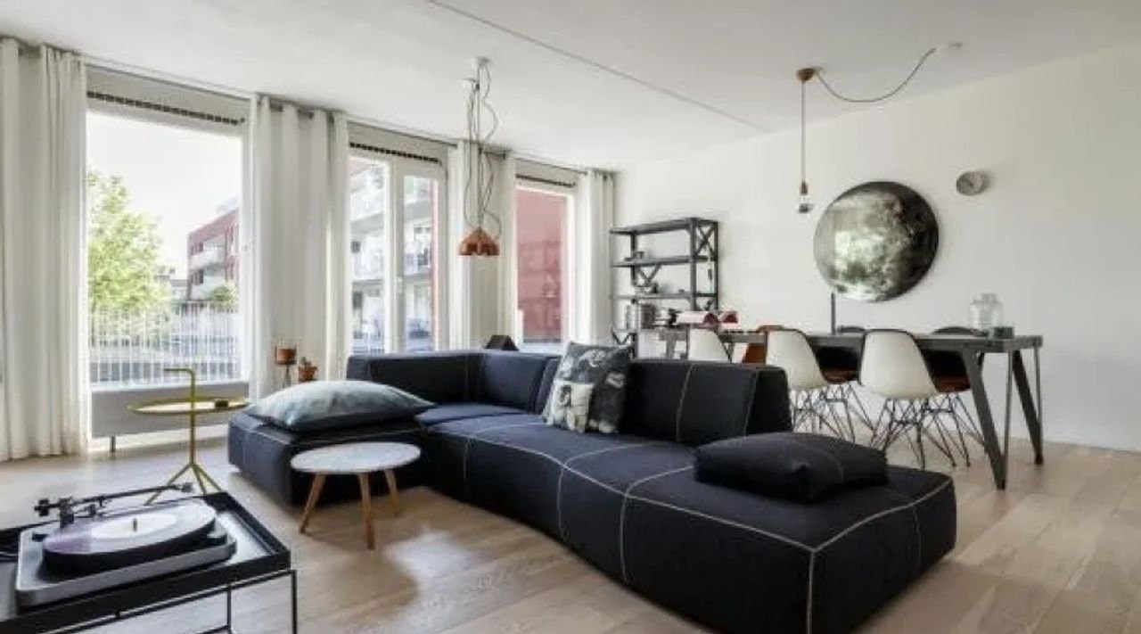 3-kamer appartement met eigen parking - Afbeelding 1