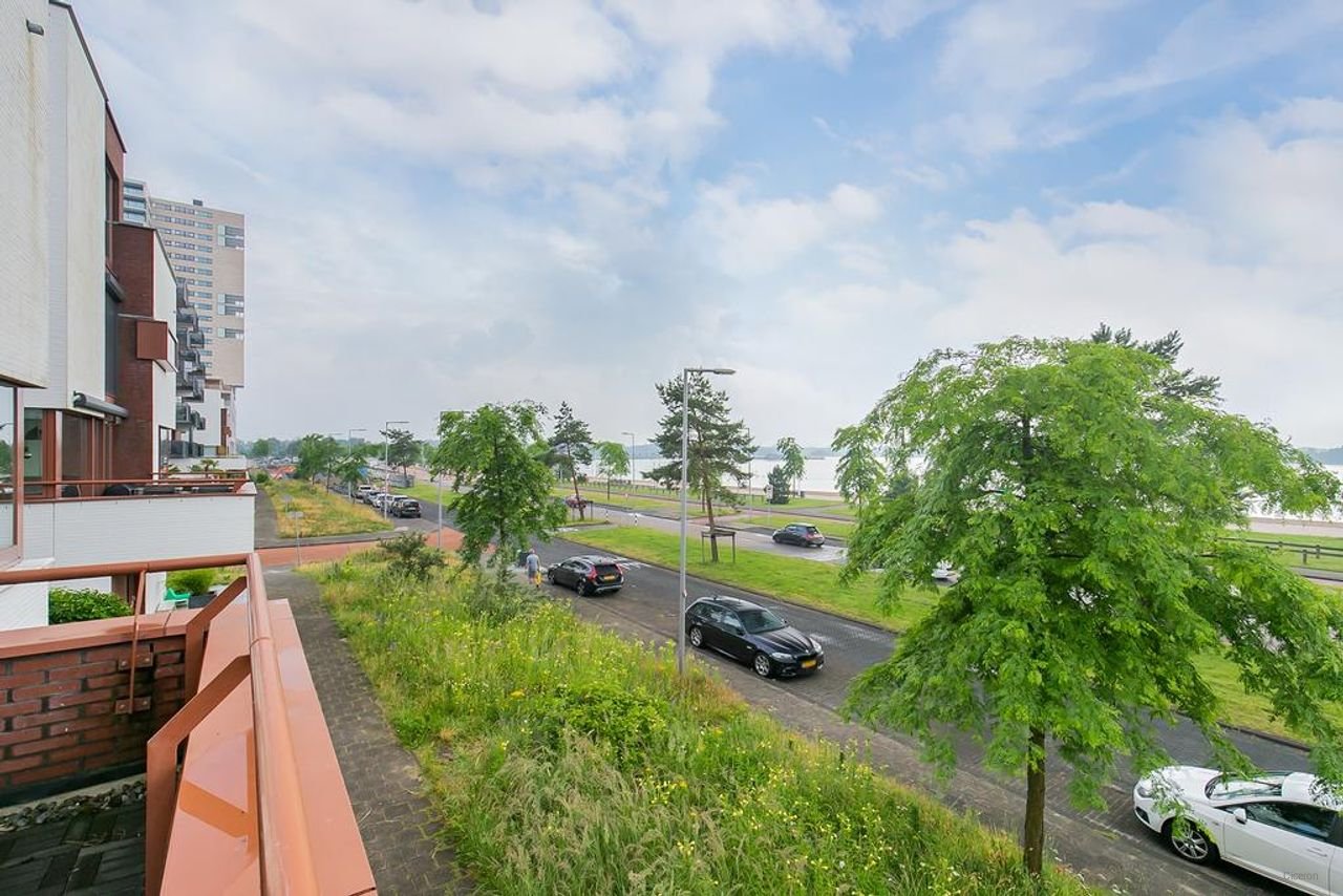 Spacious home with sauna and views - Image 31