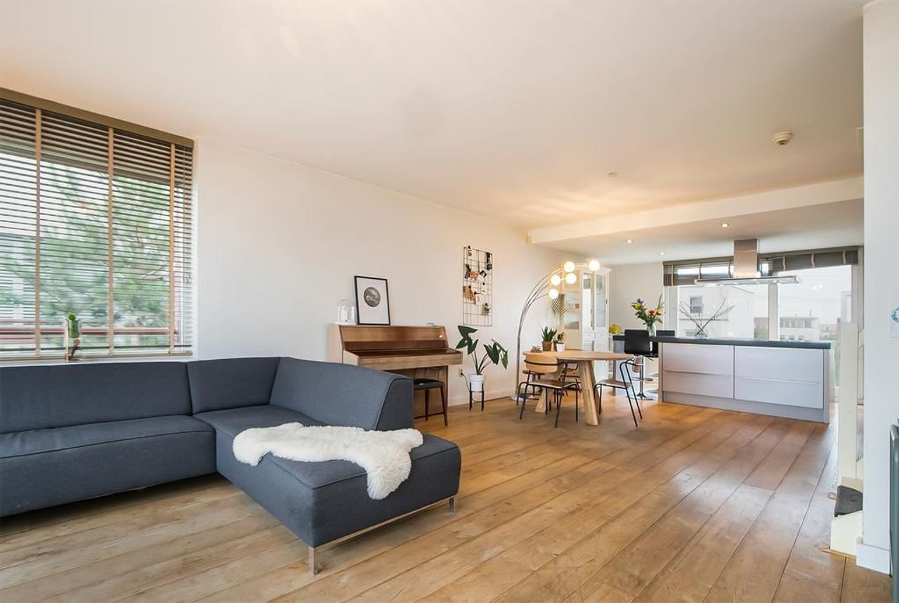 Spacious home with sauna and views - Image 2