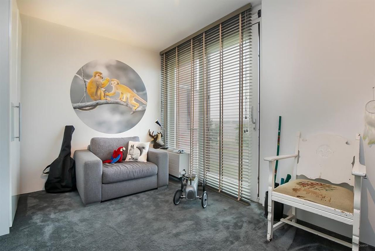 Spacious home with sauna and views - Image 24