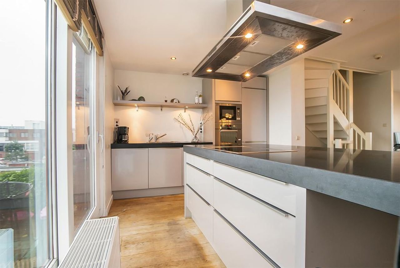 Spacious home with sauna and views - Image 17