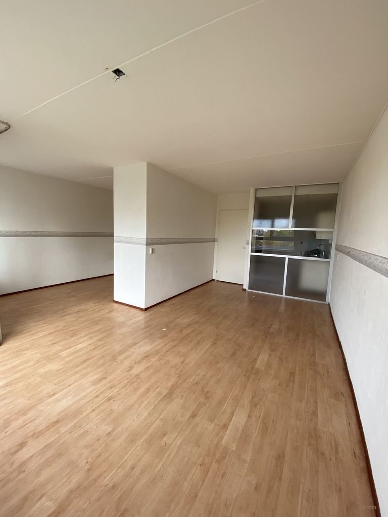 Senior apartment with green views - Image 3