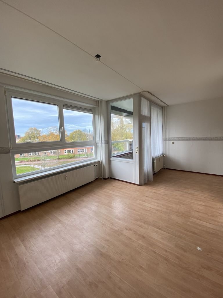 Senior apartment with green views - Image 2