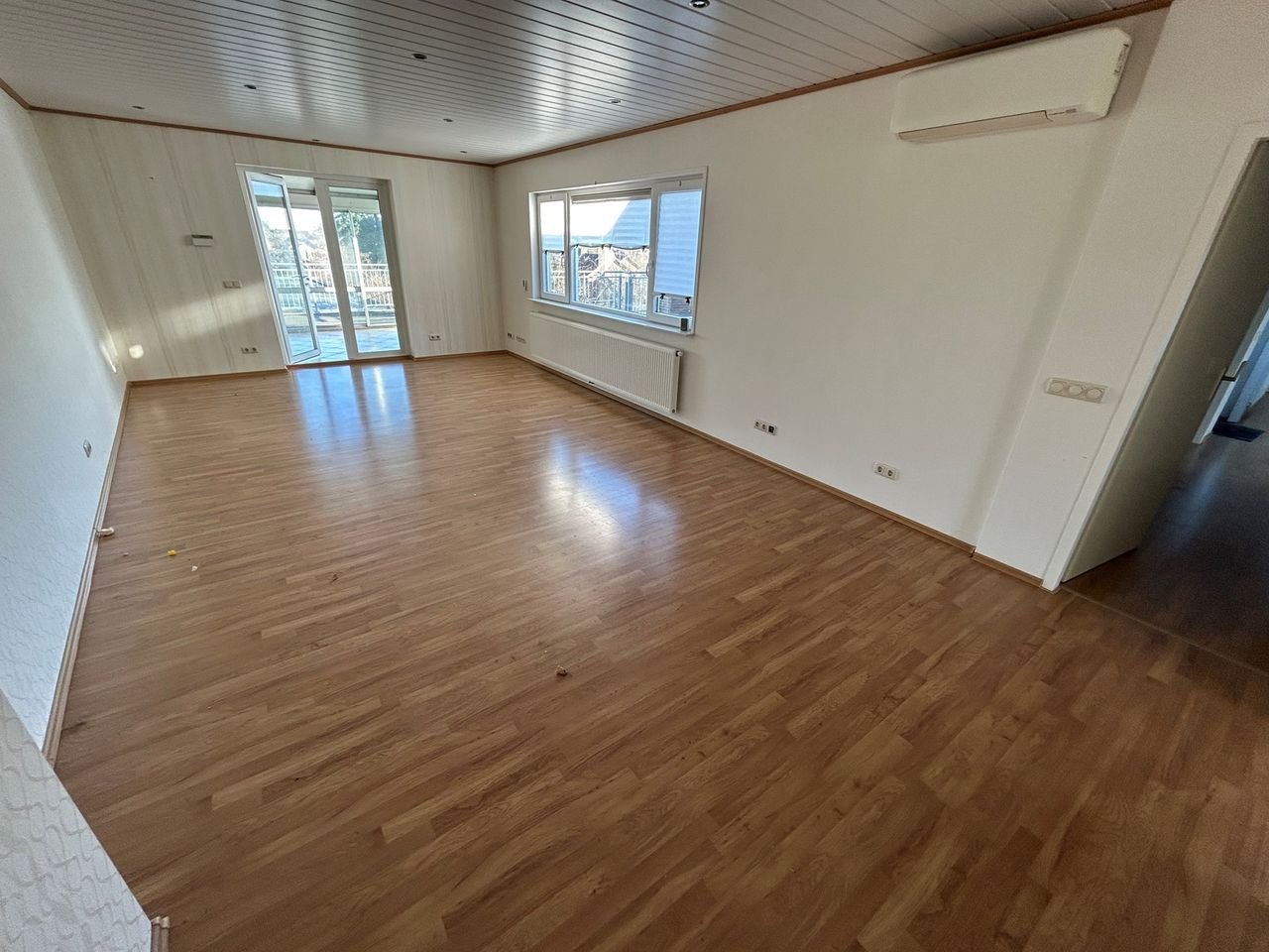 Spacious living with roof terrace - Image 4