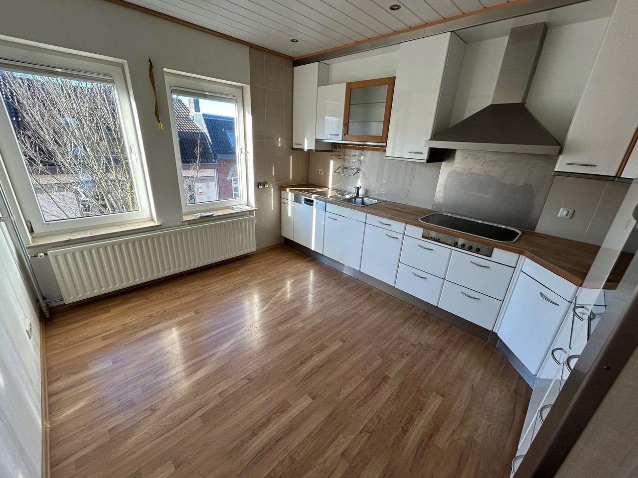 Spacious living with roof terrace - Image 9