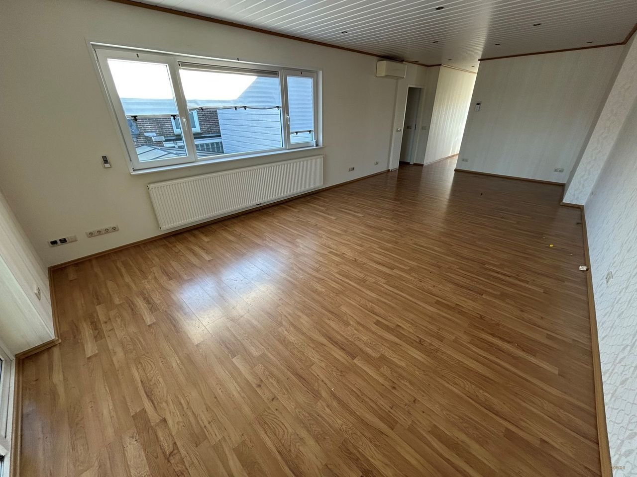 Spacious living with roof terrace - Image 5