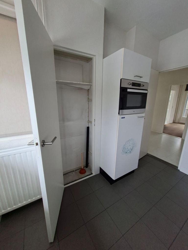 Apartment with balcony and park view - Image 2