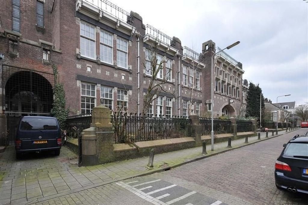 Studentenkamer in monumentale school - Afbeelding 1