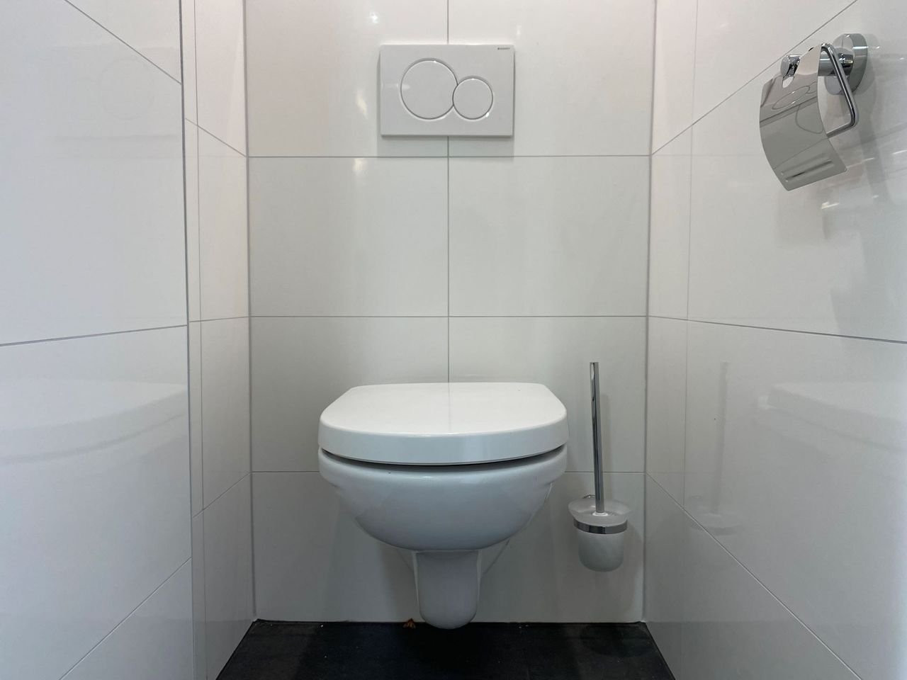 Renovated 2-bedroom apartment with three balconies - Image 10