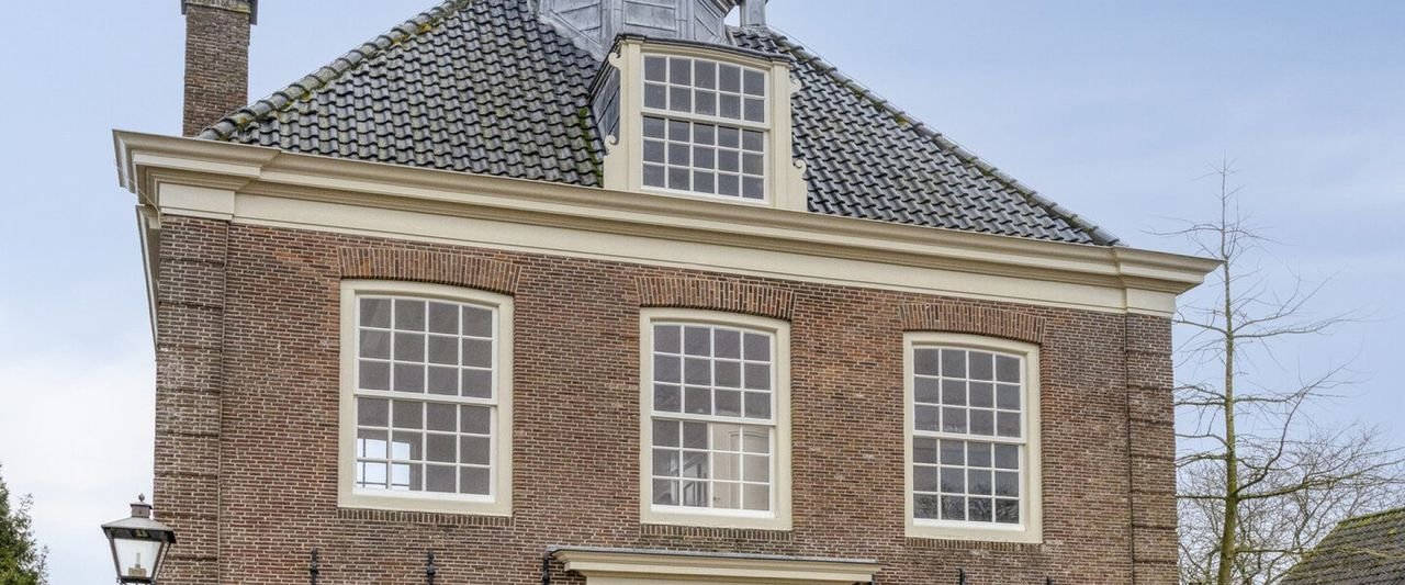 Living in the old town hall with garden - Image 1