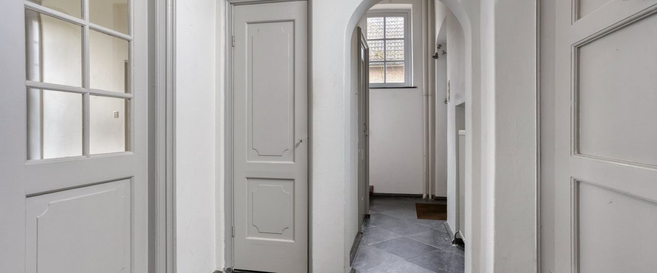 Living in the old town hall with garden - Image 3