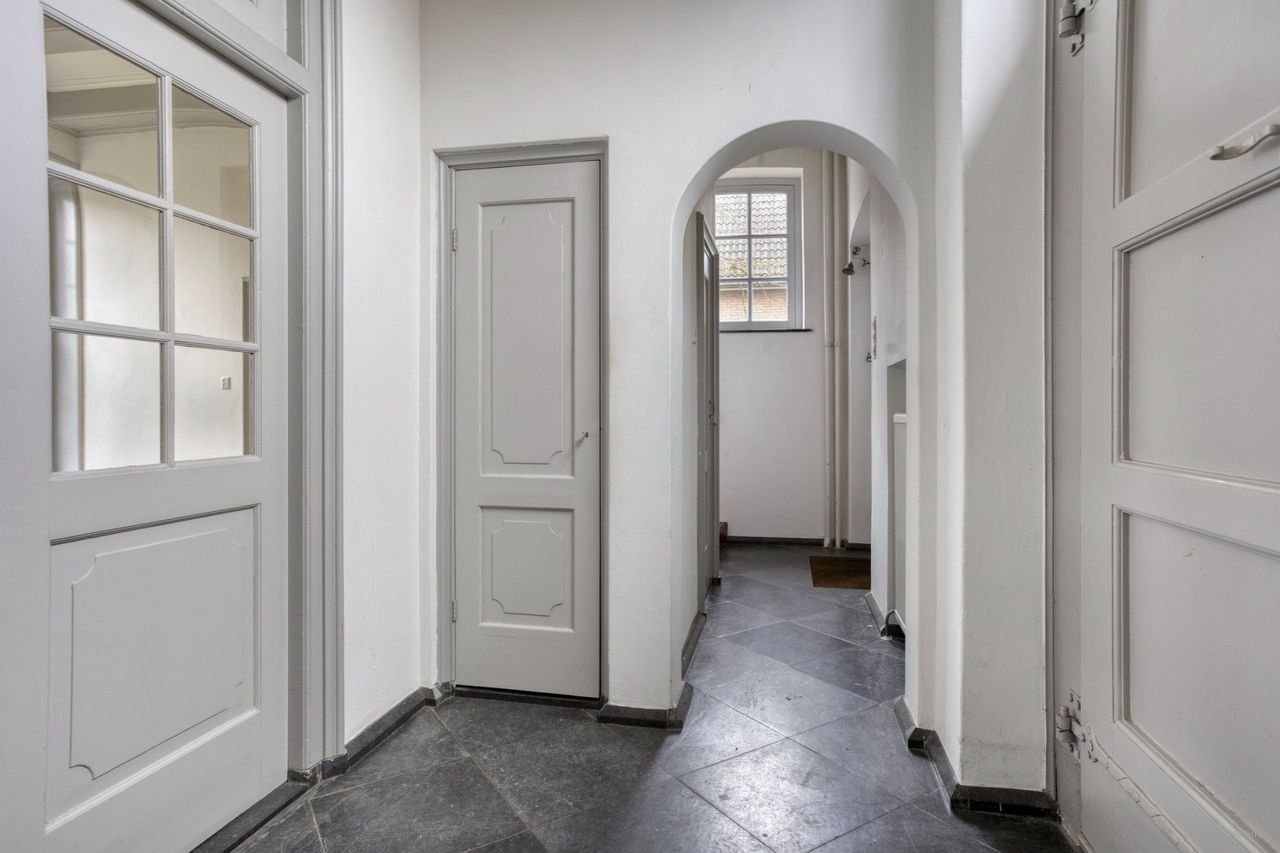 Living in the old town hall with garden - Image 6