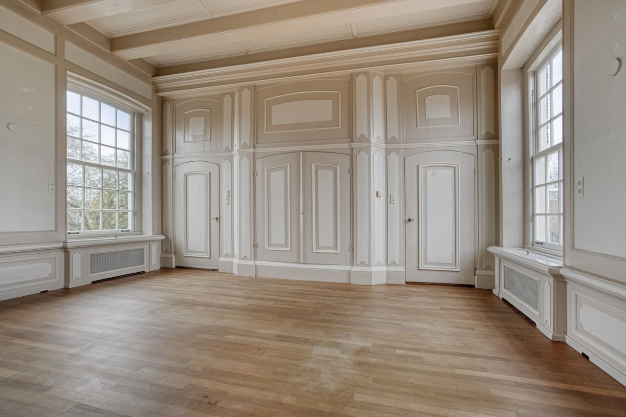 Living in the old town hall with garden - Image 14