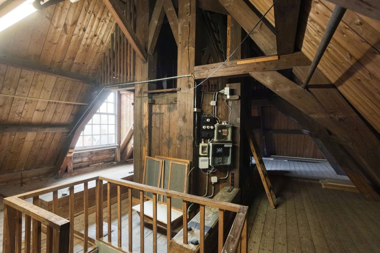 Living in the old town hall with garden - Image 17