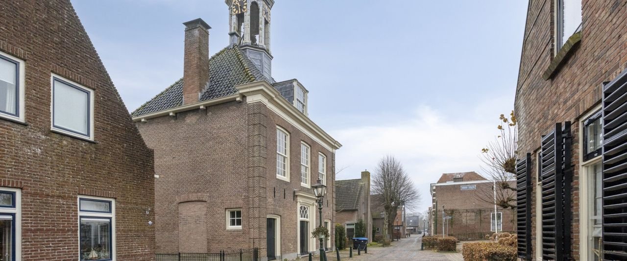 Living in the old town hall with garden - Image 2