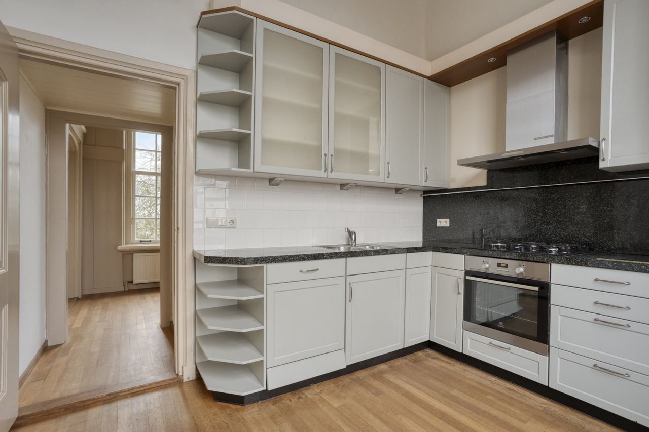 Living in the old town hall with garden - Image 15