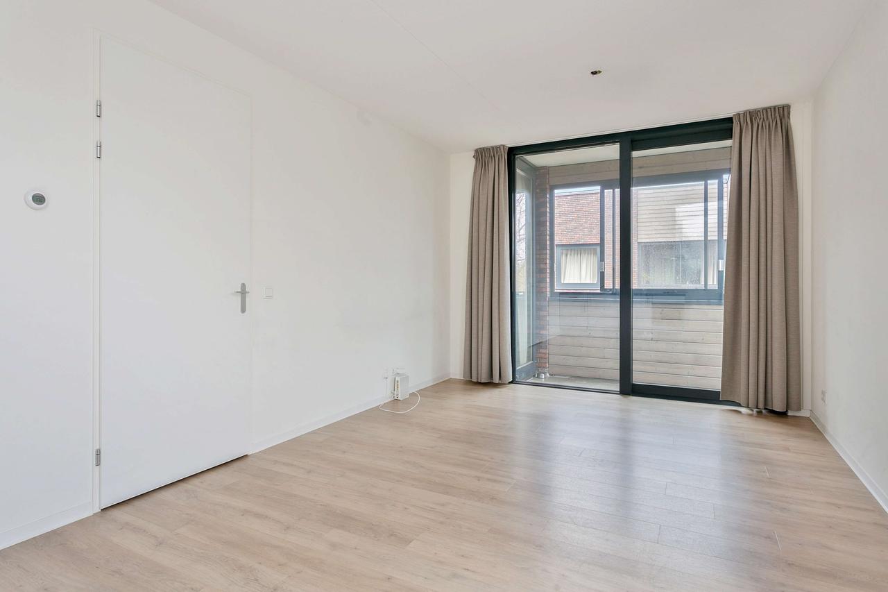 Bright Studio in Rapelenburg for €1125 - Image 3