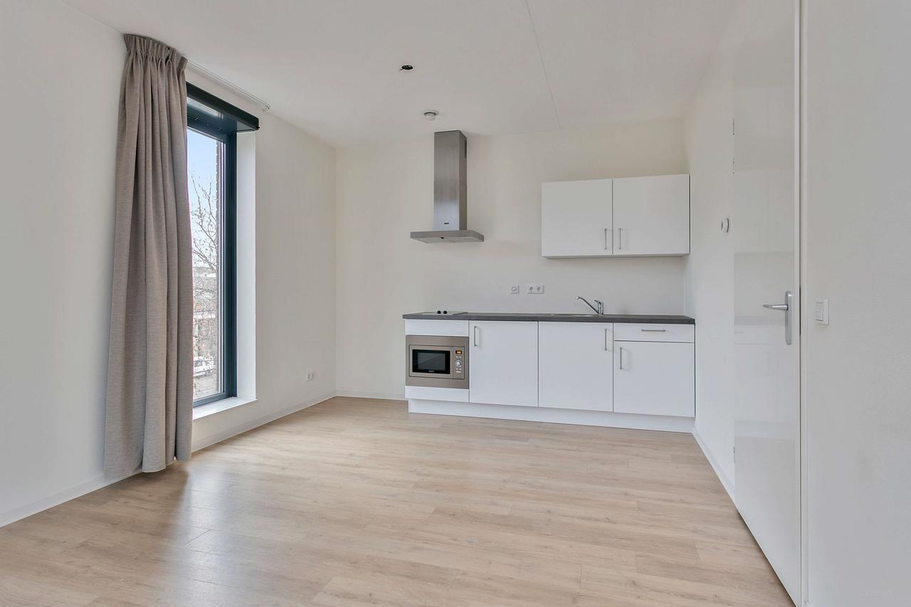 Bright Studio in Rapelenburg for €1125 - Image 5