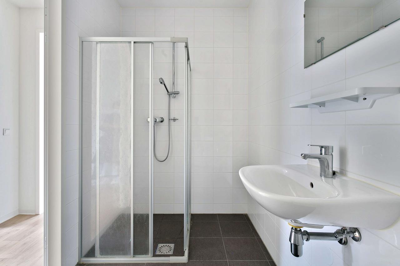 Bright Studio in Rapelenburg for €1125 - Image 6