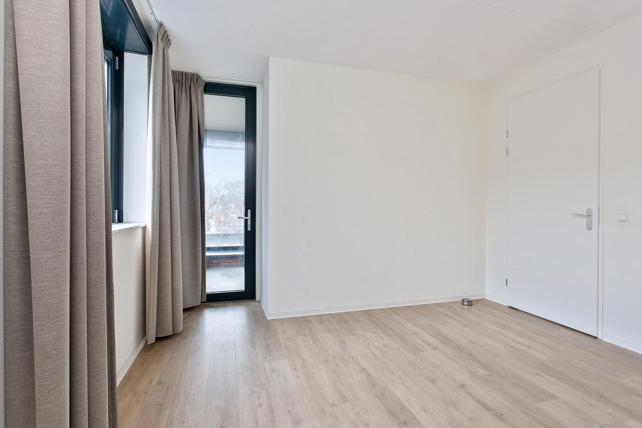 Bright Studio in Rapelenburg for €1125 - Image 8