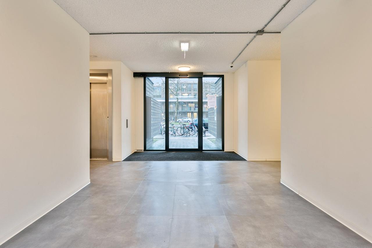 Bright Studio in Rapelenburg for €1125 - Image 11