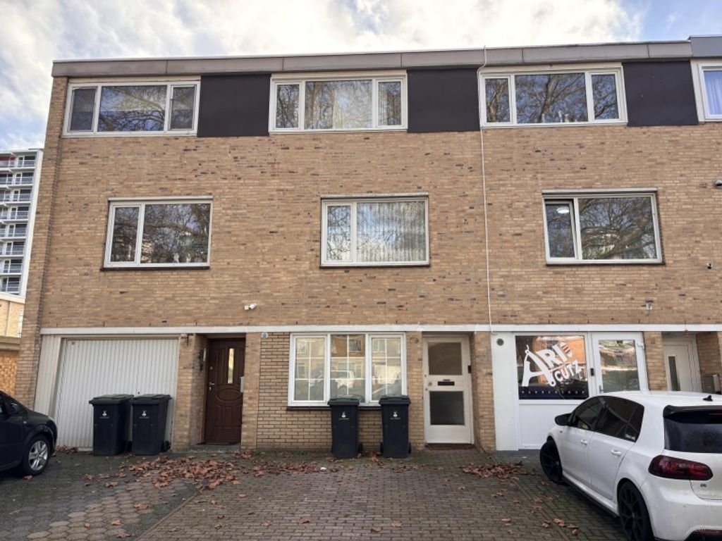 Split-level house with garden in Roermond - Image 1