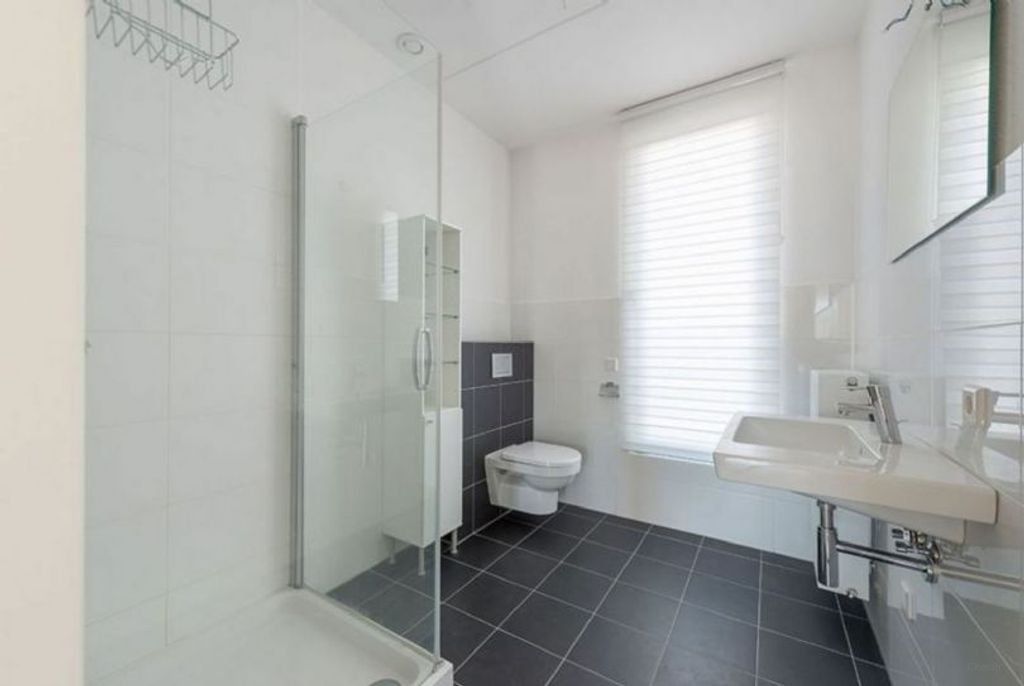 Townhouse in Maastricht with garden and garage - Image 3