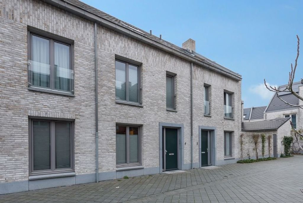 Moderne stadswoning met tuin en garage - Afbeelding 2