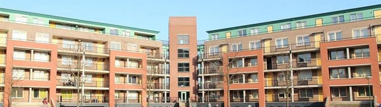 Bright 4-room apartment with loggia - Image 1