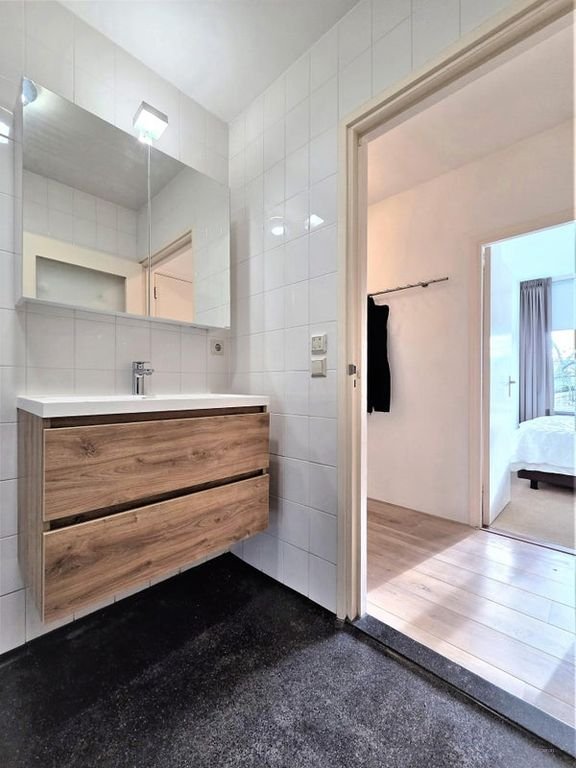 Licht appartement met twee balkons in Buitenveldert - Afbeelding 32