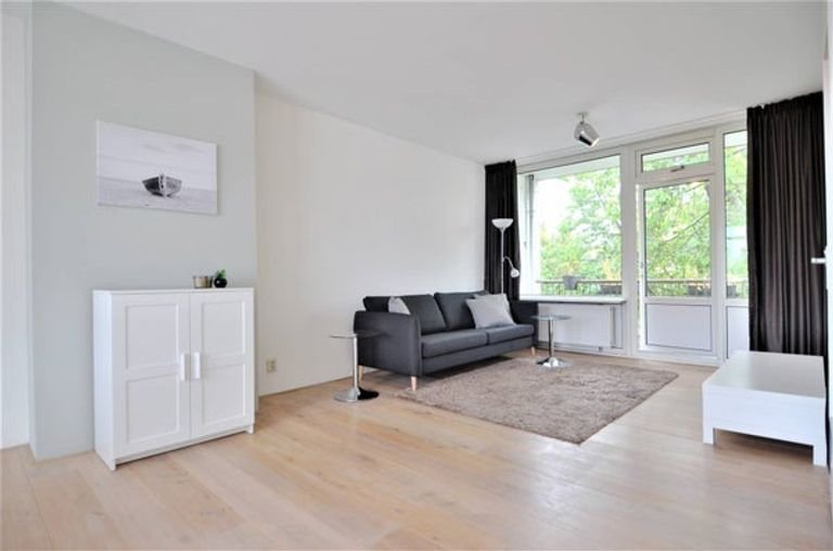 Licht appartement met twee balkons in Buitenveldert - Afbeelding 2